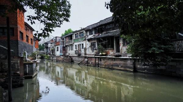 加大中长期资金入市力度 增强市场内在稳定性